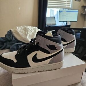 Nike Air Jordan 1 Mid SE Women's 8.5